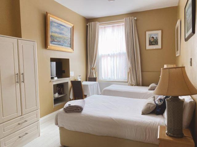 Rose Lodge Guest House コーク エクステリア 写真