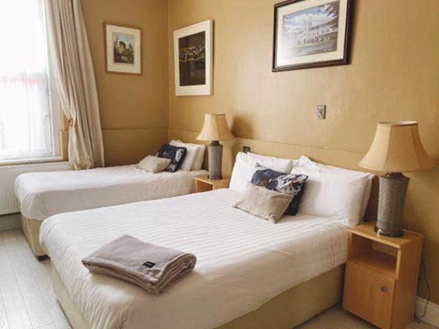 Rose Lodge Guest House コーク エクステリア 写真
